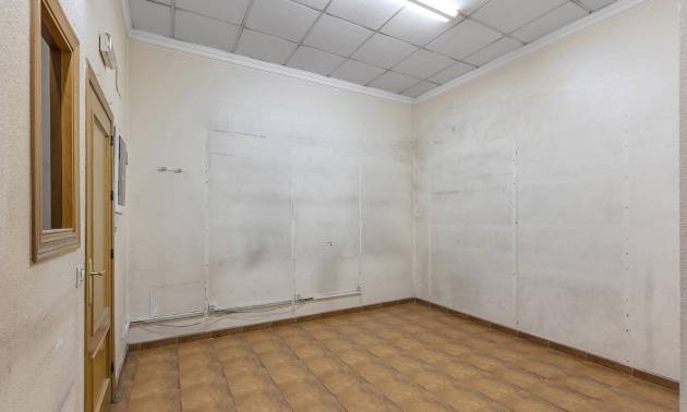 Sale - Commercial - Torrevieja - Centro
