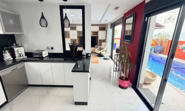 Sale - 4. House - Detached Villa - Los Montesinos - La Herrada