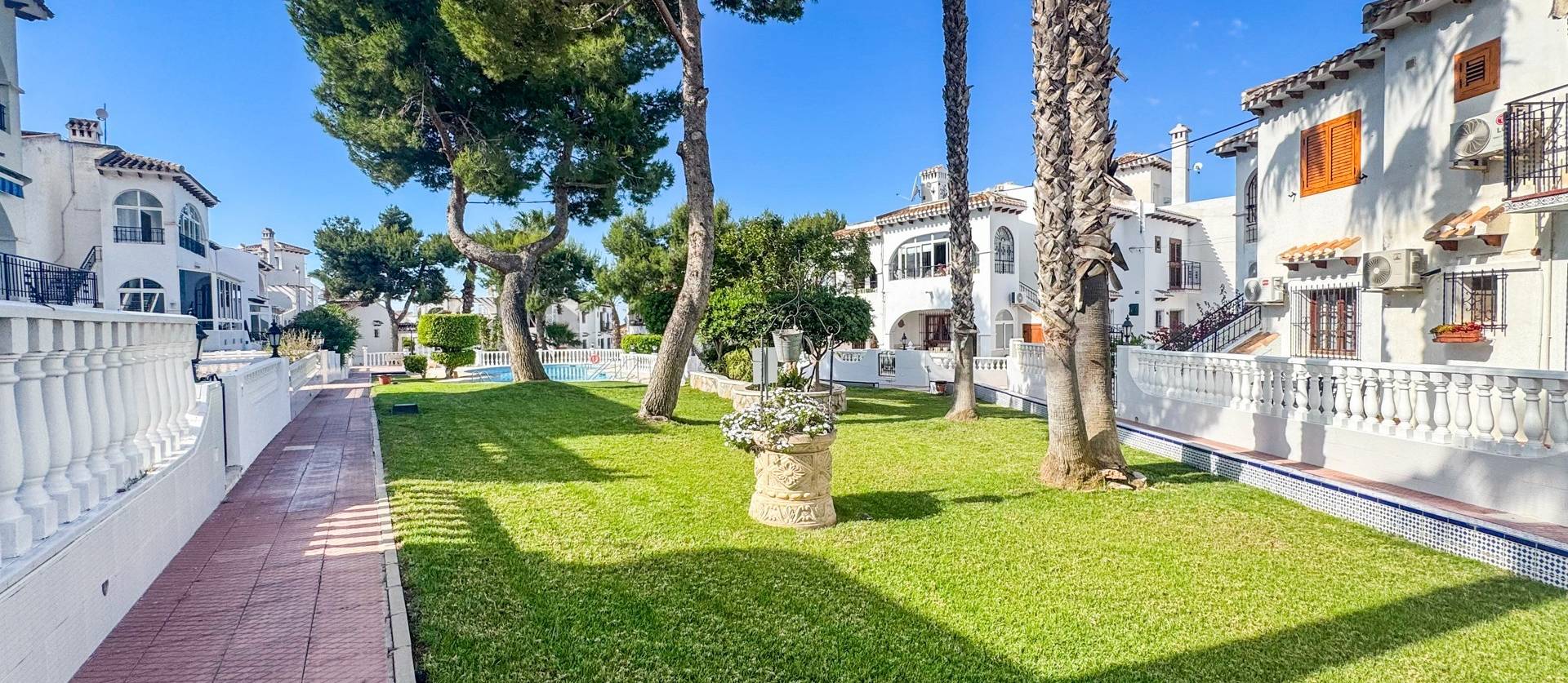 Sale - Bungalow - Torrevieja - Nueva Torrevieja - Aguas Nuevas