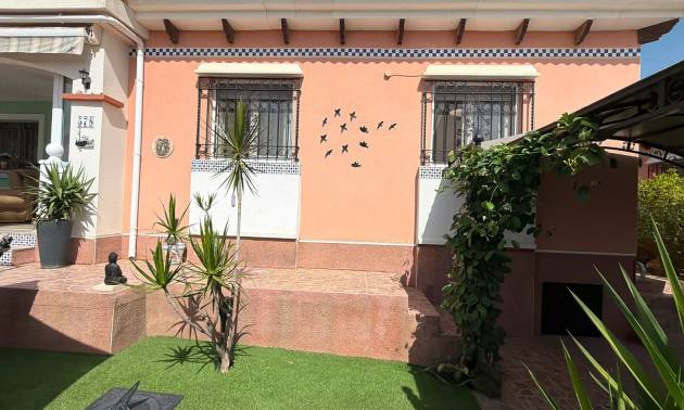 Sale - Villa - Los Montesinos - La Herrada