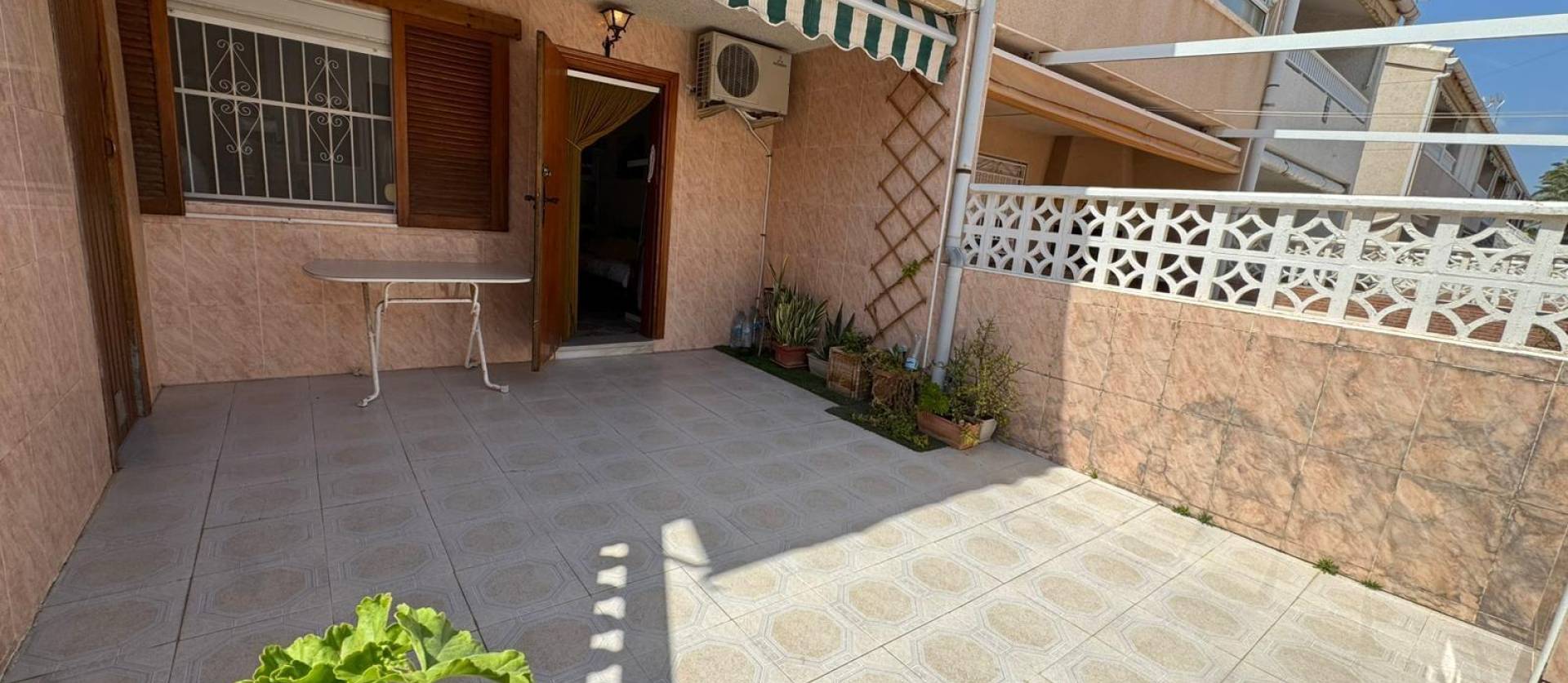 Sale - Bungalow - Torrevieja - Playa de los Naufragos