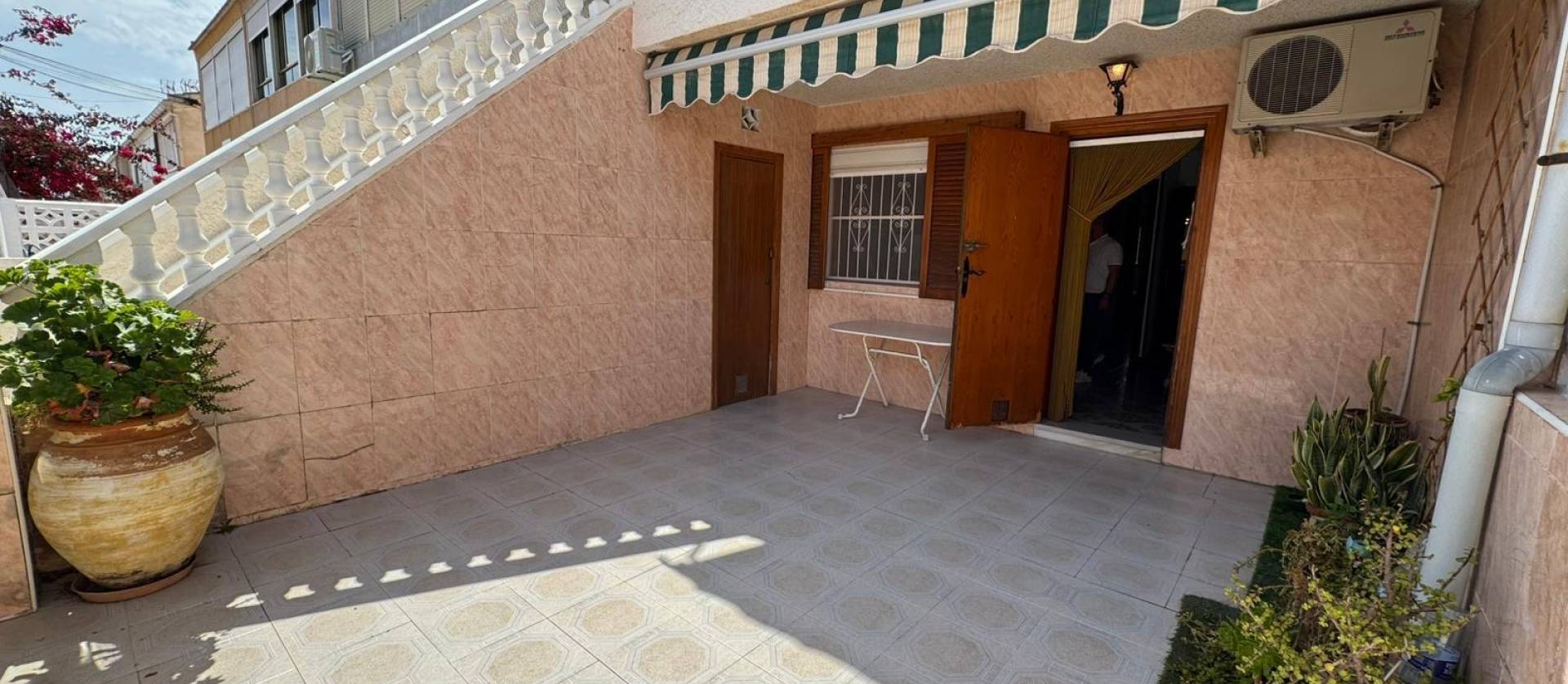 Sale - Bungalow - Torrevieja - Playa de los Naufragos