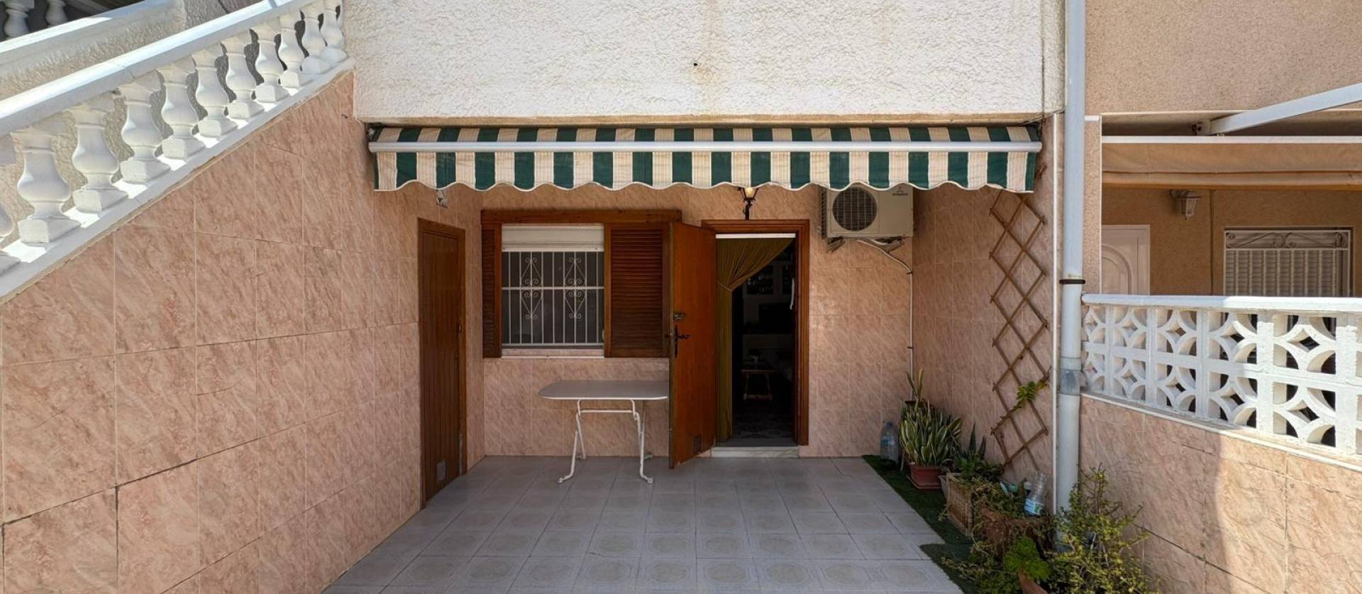 Sale - Bungalow - Torrevieja - Playa de los Naufragos