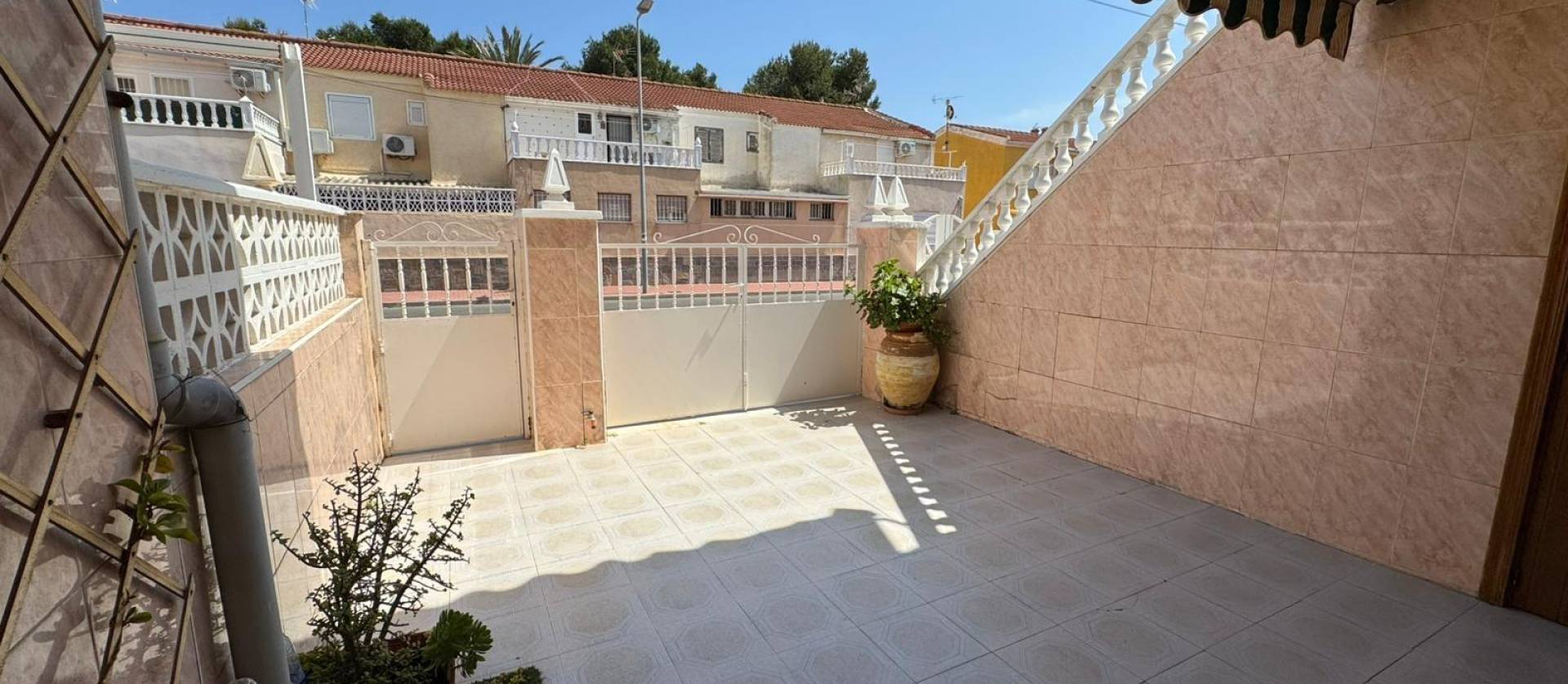 Sale - Bungalow - Torrevieja - Playa de los Naufragos