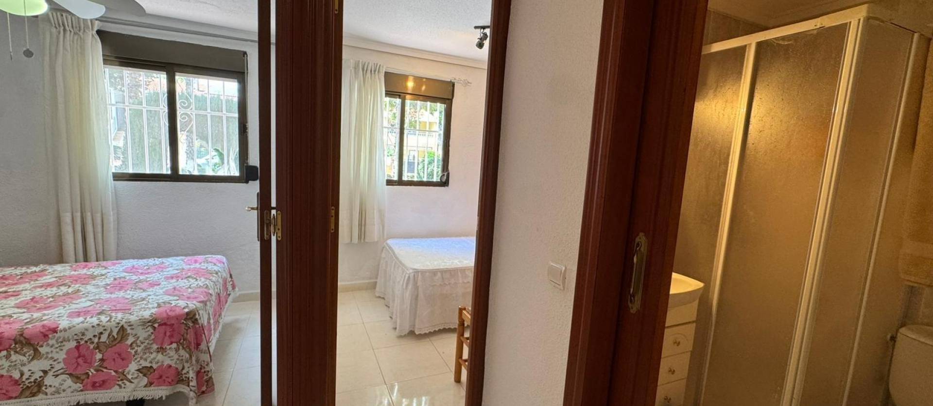 Sale - Bungalow - Torrevieja - Playa de los Naufragos