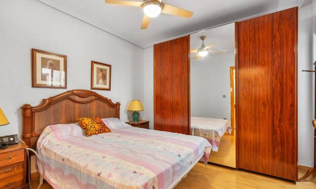 Sale - Apartment - Torrevieja - Paseo maritimo