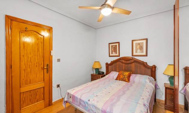 Sale - Apartment - Torrevieja - Paseo maritimo