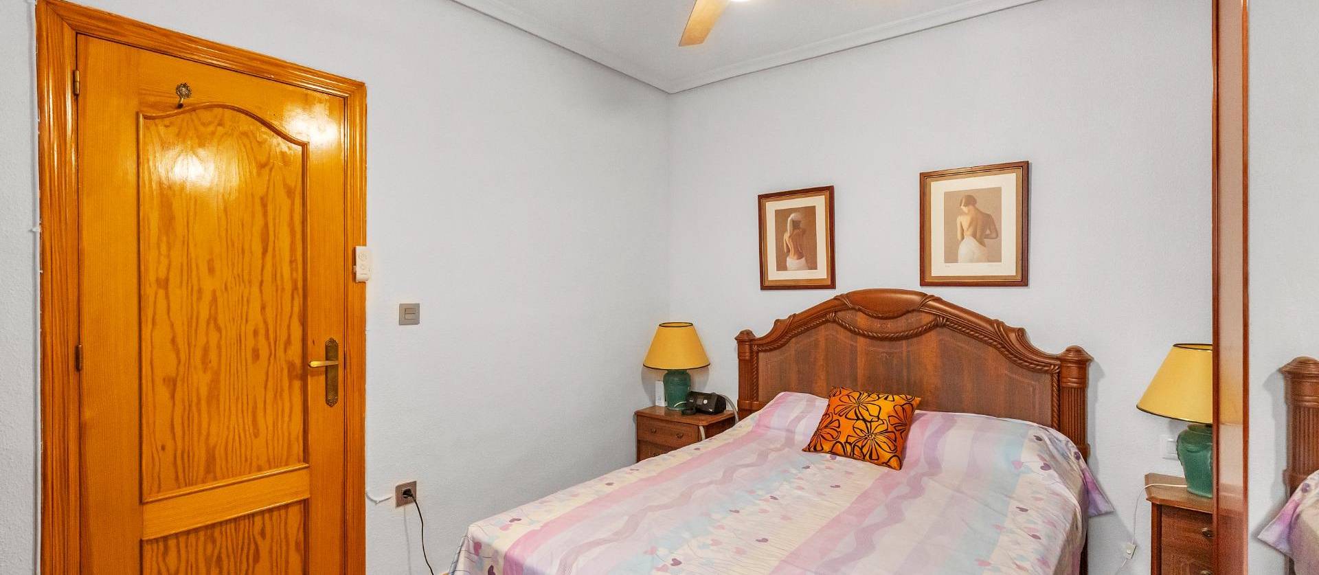 Sale - Apartment - Torrevieja - Paseo maritimo