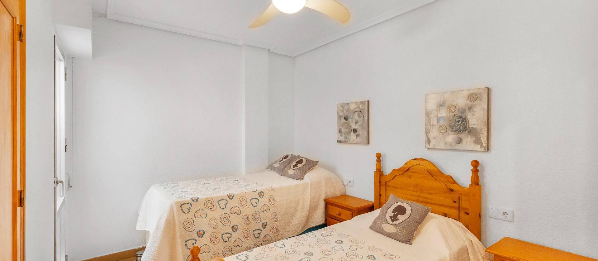 Sale - Apartment - Torrevieja - Paseo maritimo
