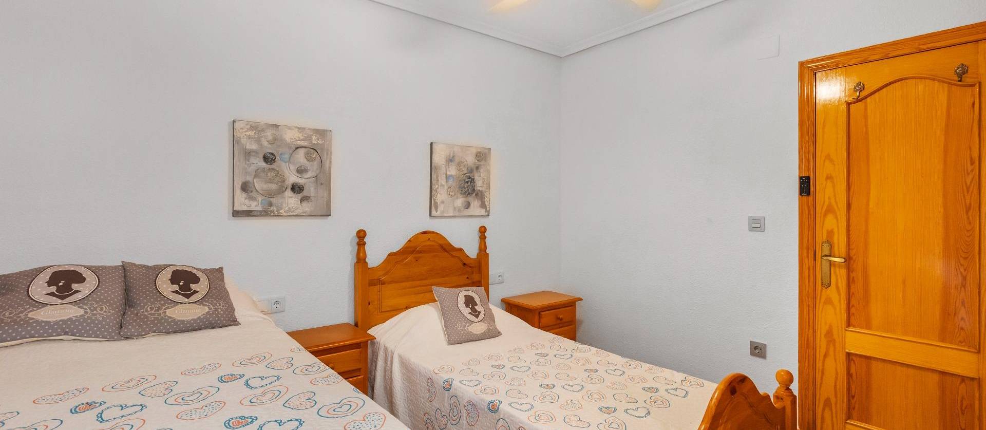 Sale - Apartment - Torrevieja - Paseo maritimo