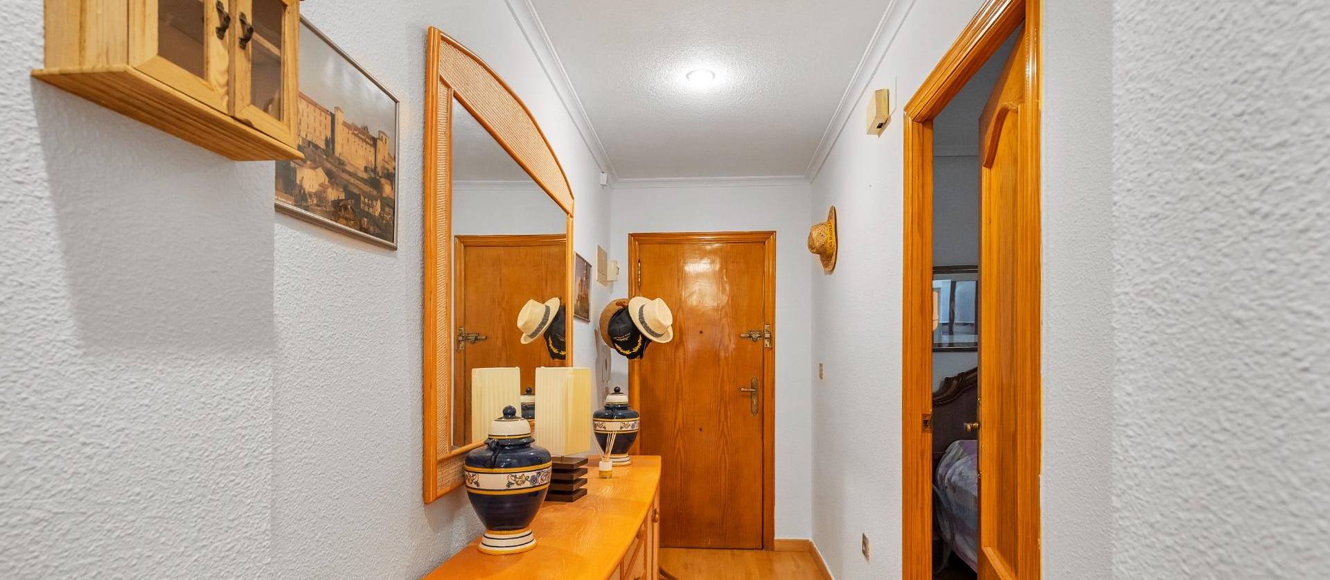 Sale - Apartment - Torrevieja - Paseo maritimo