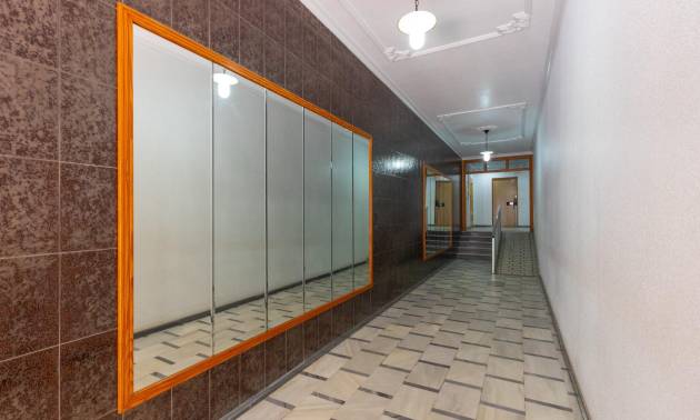 Sale - Apartment - Torrevieja - Paseo maritimo