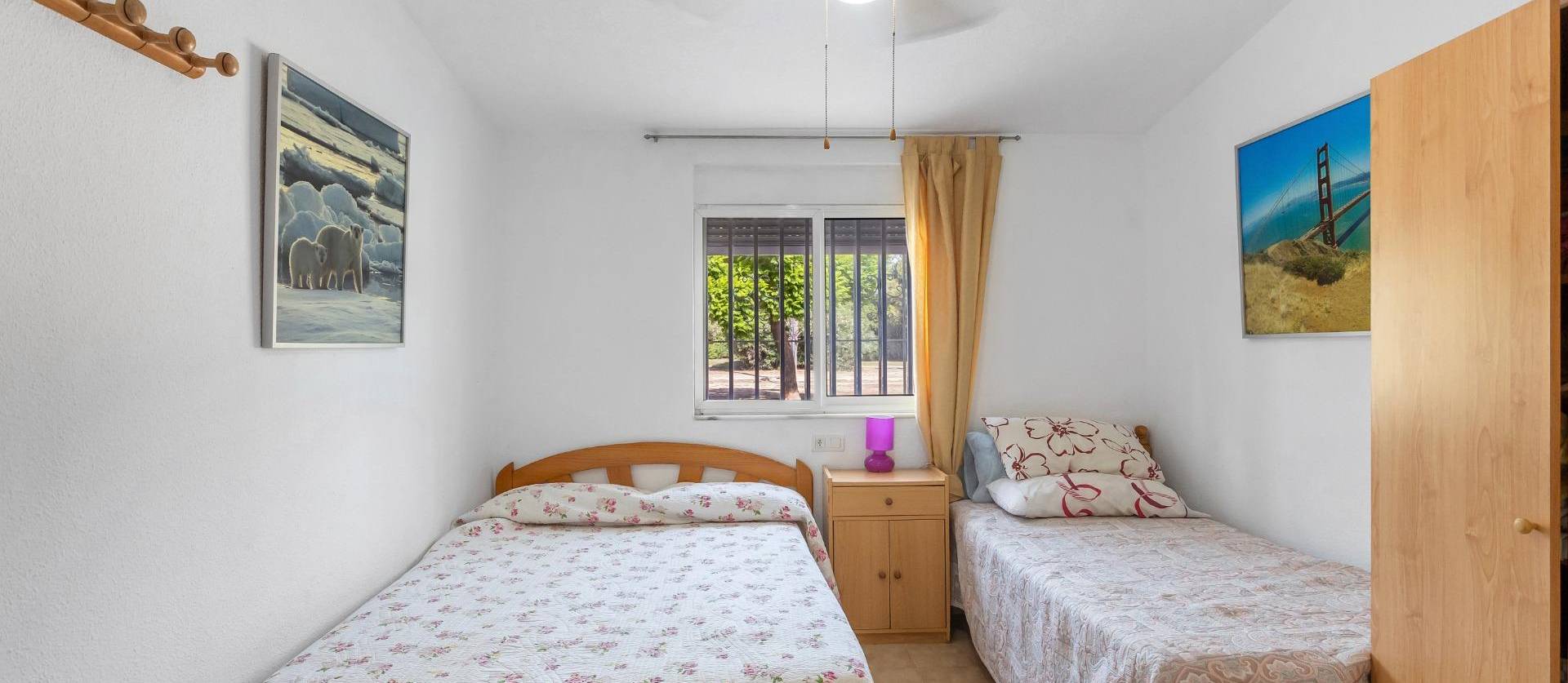 Sale - Bungalow - Torrevieja - Playa de los Naufragos