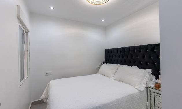 Sale - Bungalow - Torrevieja - Torretas