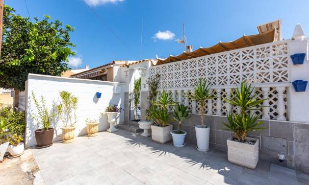 Sale - Bungalow - Torrevieja - Torretas